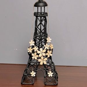 C 1946 Faux Mother Of Pearl Flower Spead Necklace And Earrings